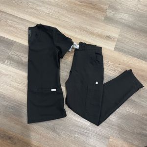 Figs Casma Scrub Top and Yola Scrub Pants BLACK XXS/XXS Petite